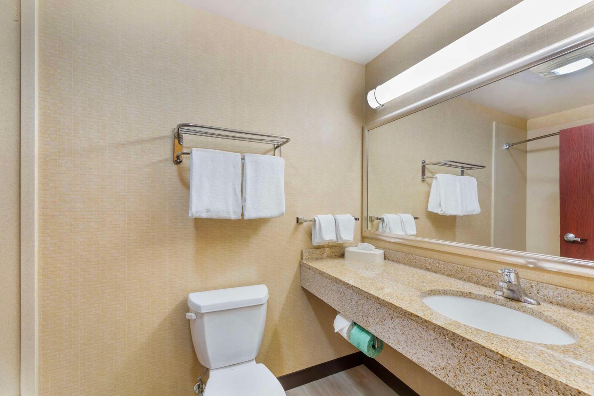 Best Western Plus Victor Inn & Suites Exterior foto